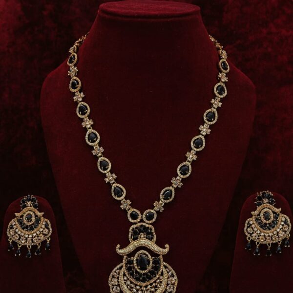 Royal Noir Kundan Necklace Set