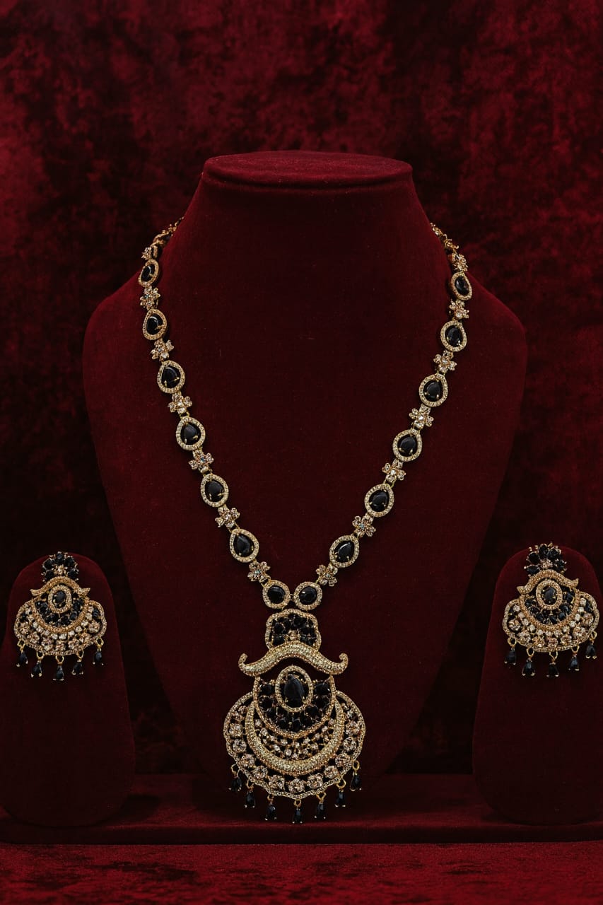Royal Noir Kundan Necklace Set