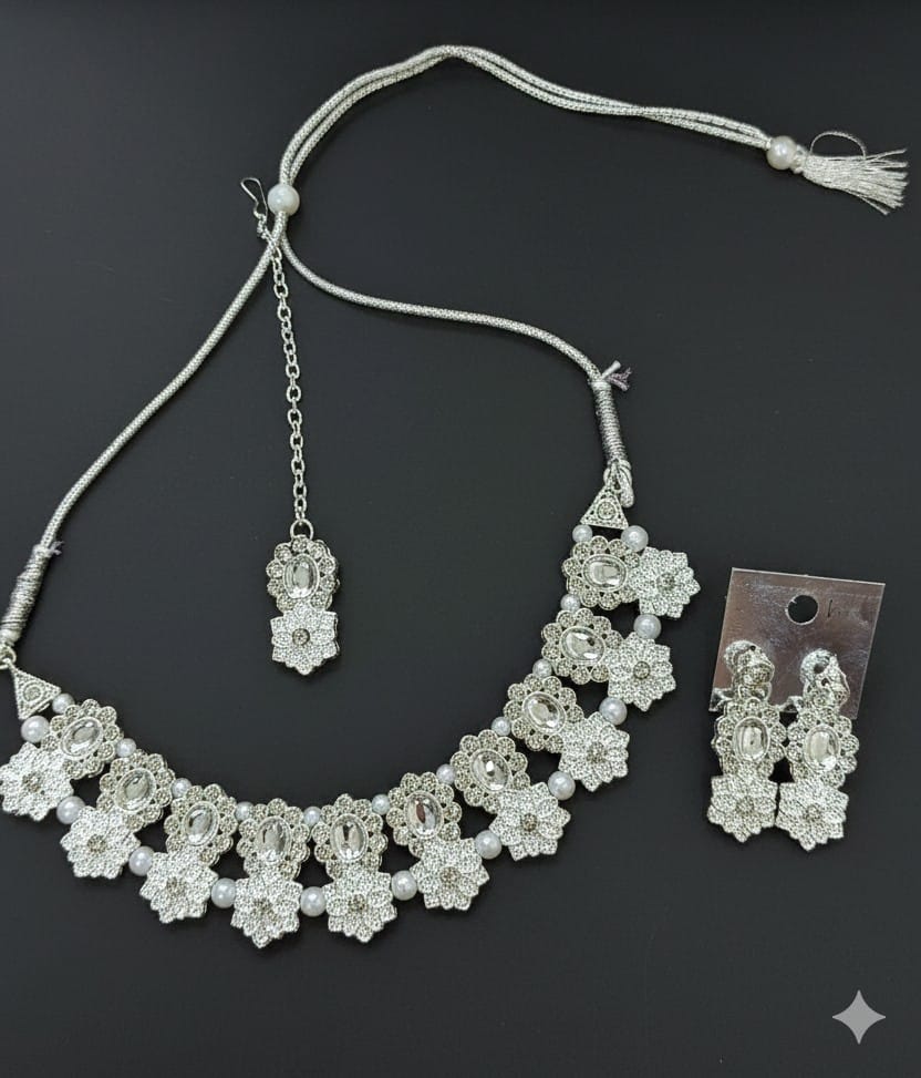 Antique Silver Floral Kundan Necklace Set