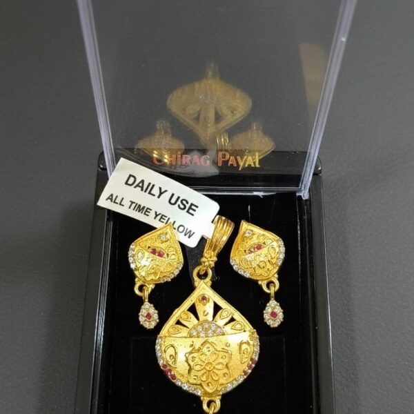 Ornate Filigree Leaf Pendant Set