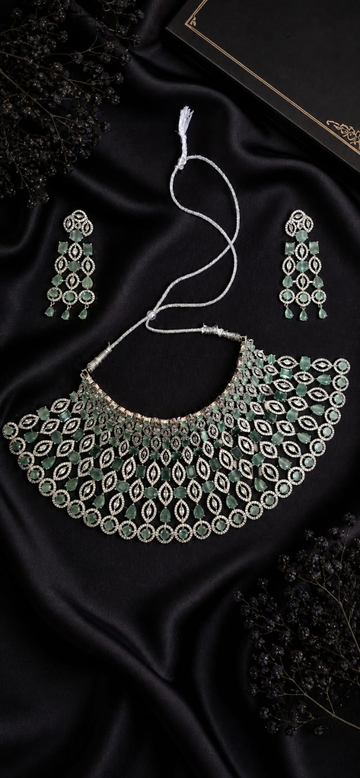 Emerald Elegance Choker Set - Image 2