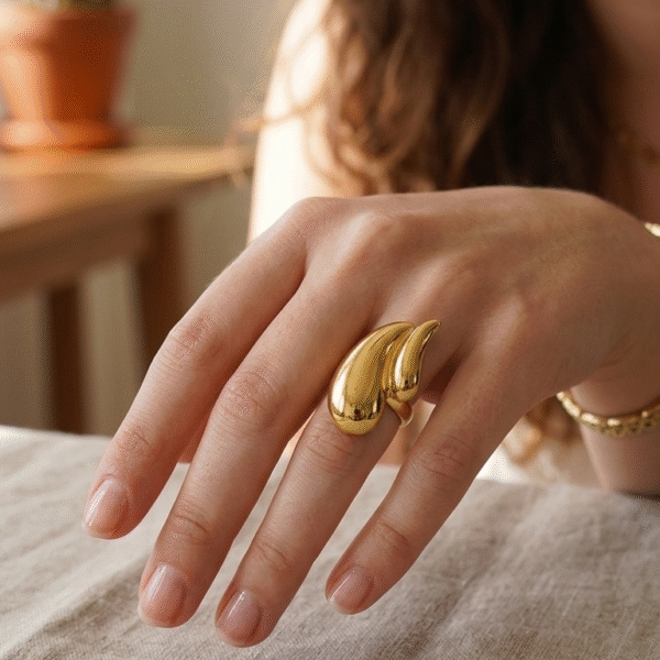 The Aurelia Fluid Statement Ring