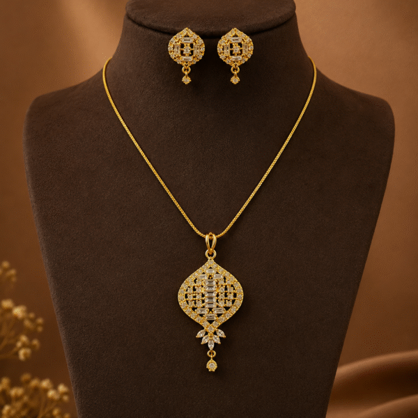 The Regal Lattice Diamond Pendant Set